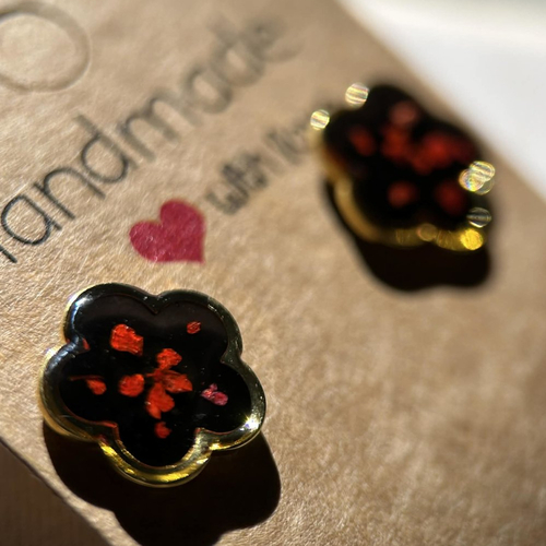 Clous d'oreilles fleur doré avec petites fleurs séchées