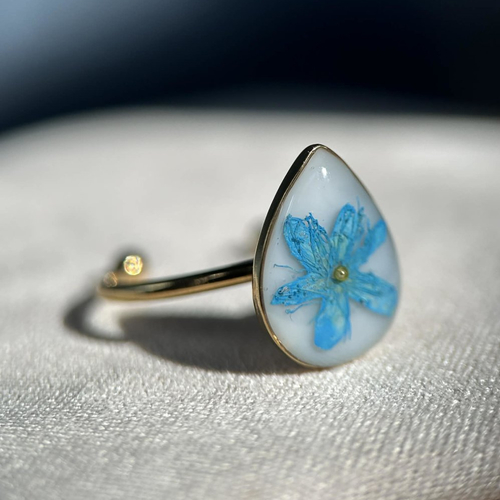 Bague ajustable doré avec de vraie fleur séchée