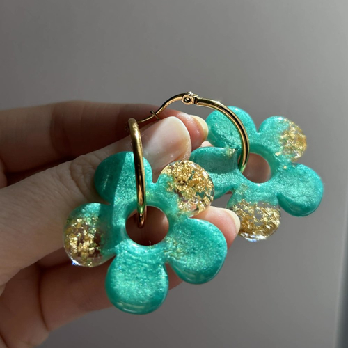 Boucles d'oreilles créoles et pampilles grandes fleurs