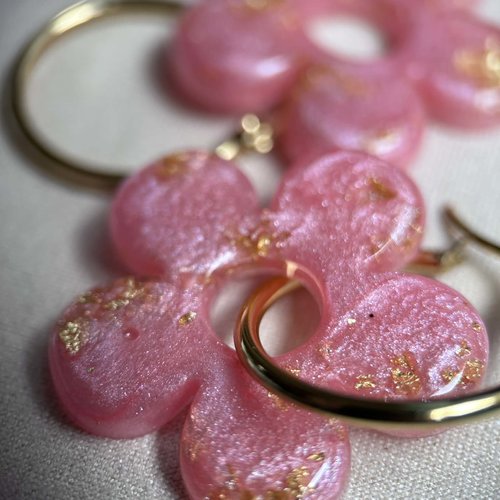 Boucles d'oreilles créoles et pampilles grandes fleurs