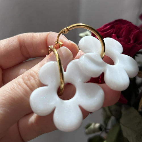 Boucles d'oreilles créoles et pampilles grandes fleurs