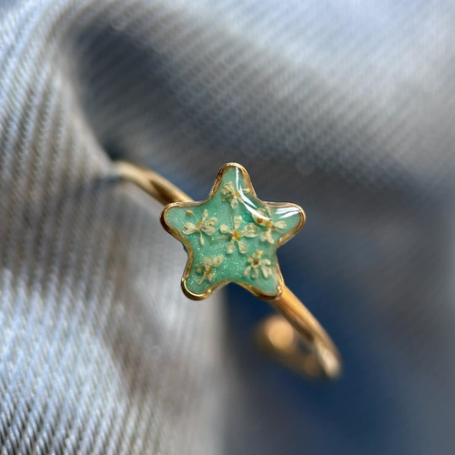 Bague réglable étoile avec résine - petites fleurs séchée