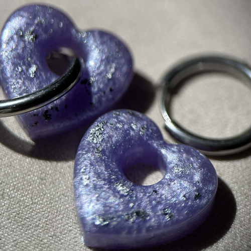 Créoles et pampilles en résine - boucles d'oreilles