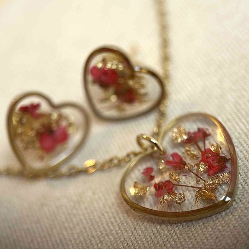 Parure de bijoux - coeurs avec fleurs séchées