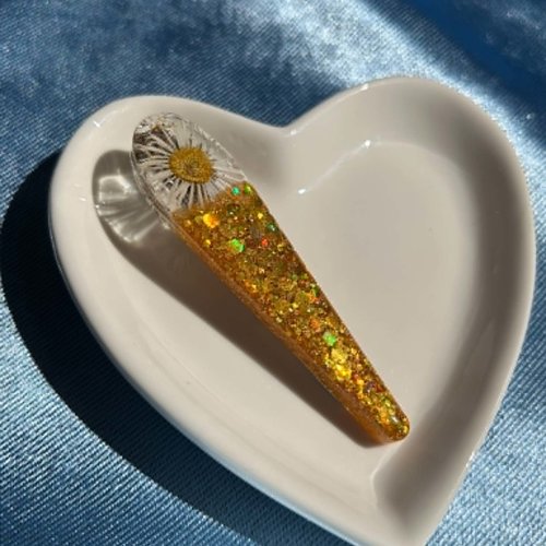 Barrette à cheveux jaune avec fleur séchée
