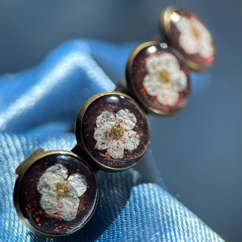 Barrette à cheveux style vintage en résine et fleurs séchées