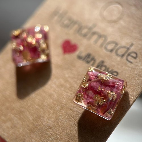 Clous d'oreilles avec petales de roses séchées - puces d'oreille