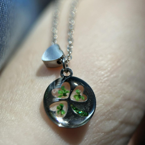 Collier argenté avec trèfle et cœur - collier porte-bonheur