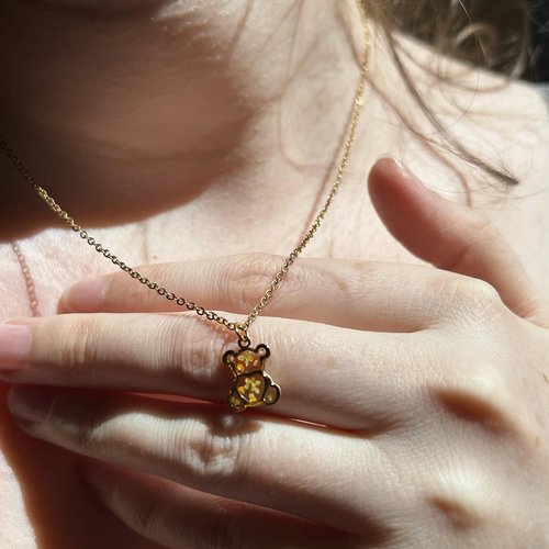 Collier ours doré avec fleurs séchées