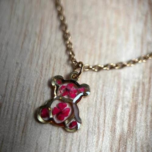 Collier ours doré avec fleurs séchées