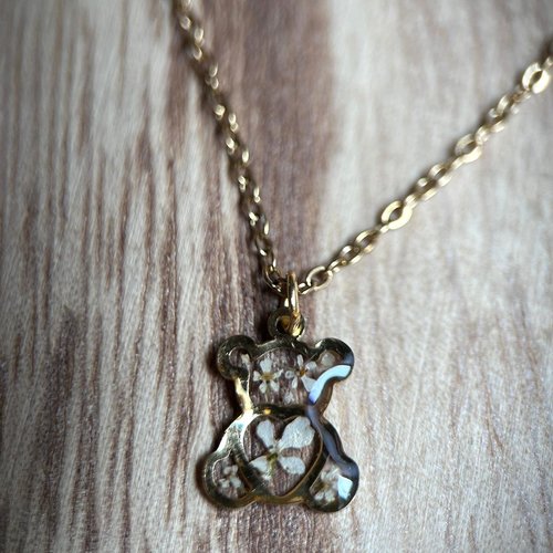 Collier ours doré avec fleurs séchées