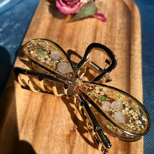 Pince à cheveux en forme de nœud avec fleurs séchées