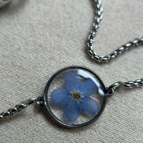 Bracelet argenté ajustable avec fleur sechée