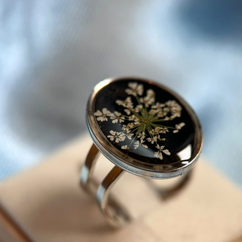 Bague ajustable argenté avec des vraies fleurs séchées