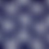Tissu patchwork bleu denim avec fleurs, water lily tossed , benartex