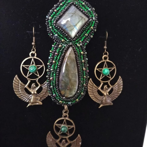 Parure labradorite en amulette , boucles d'oreilles isis