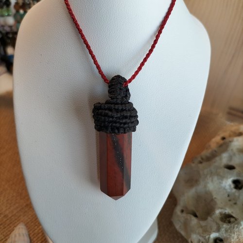 Collier jaspe rouge