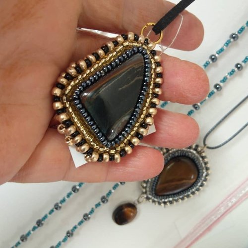 Collier œil de faucon