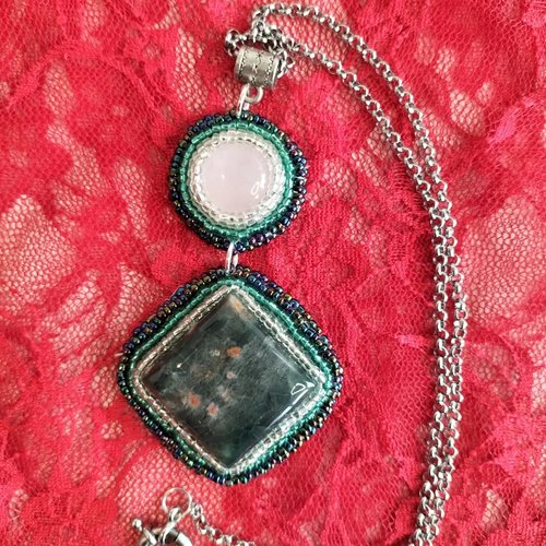 Collier jaspe rhyolite rainforest , quartz rose
