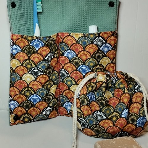 Ensemble étui savon+pochette brosse à dents électrique et dentifrice