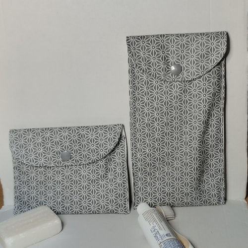 Lot de deux pochettes grises