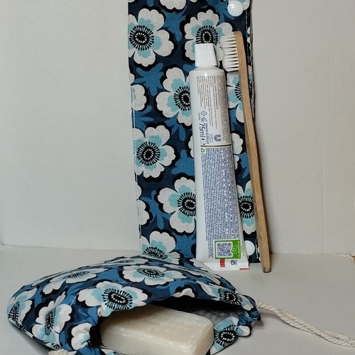 Ensemble pochettes savon et brosse à dents dentifrice