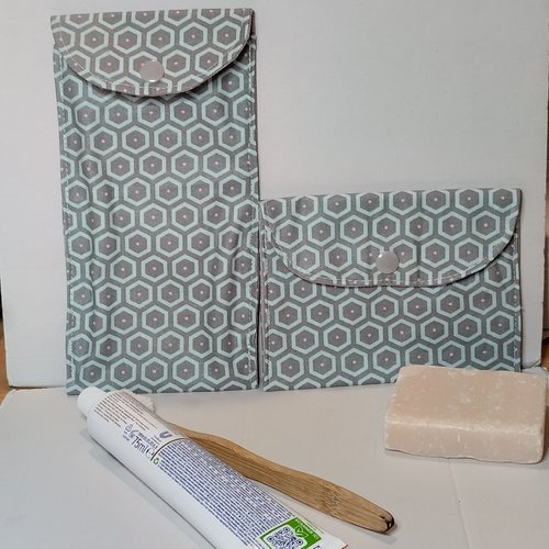 Ensemble pochettes savon et dentifrice brosse à dents assorties