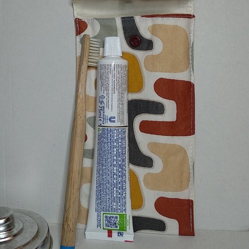 Pochette brosse à dents dentifrice