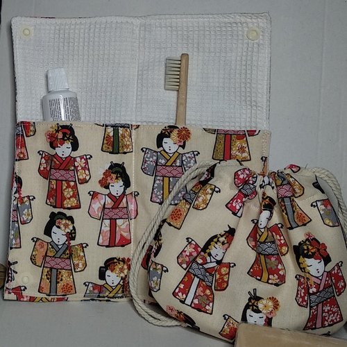Ensemble étui brosse à dents et pochette savon coton geisha