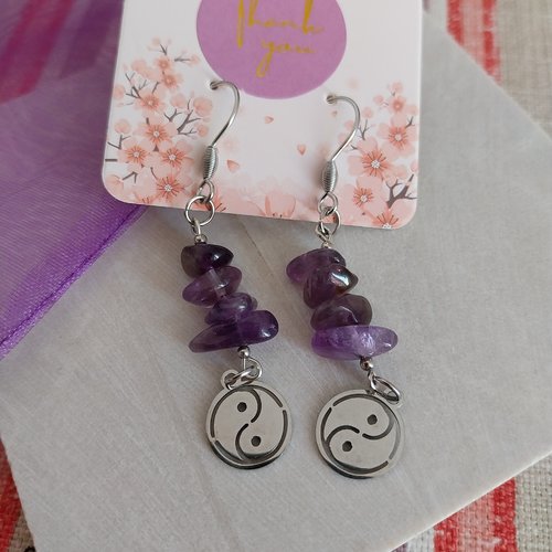 Boucles d'oreilles pendantes yin et yang et éclats d'améhystes