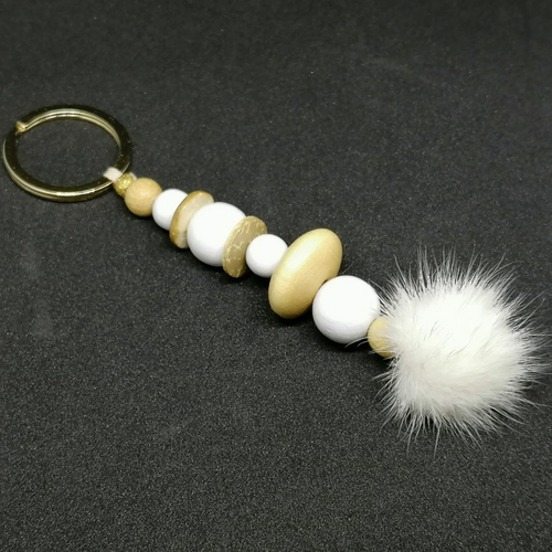Bijou de sac perles en bois blanches et naturel empilées