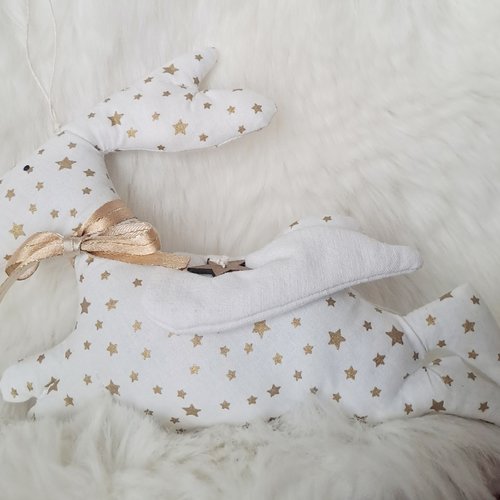 Lapin à suspendre inspiration tilda en tissu coton avec des étoiles dorées pour la décoration