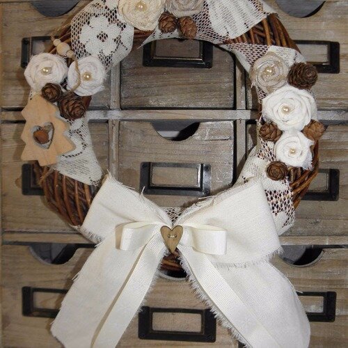 Couronne shabby roses en tissu écru décoration de la maison