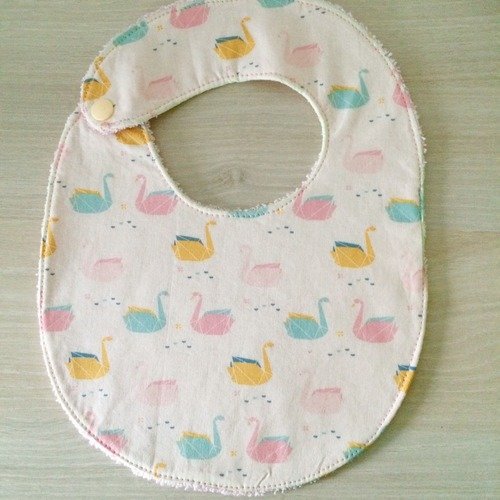 Bavoir bébé personnalisable collection cygnes roses