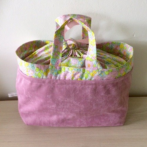 Sac à mains (forme panier) , lunch bag , sac à langer, sac pour petite fille