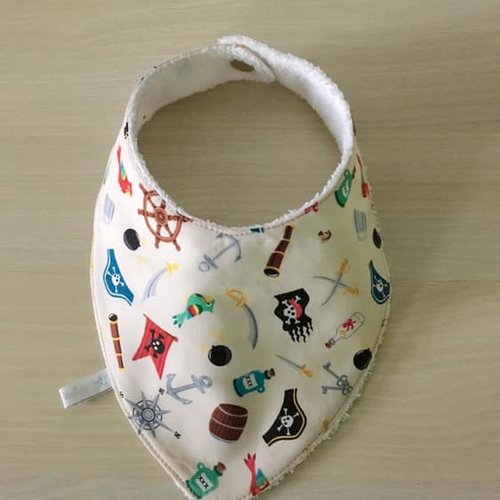 Bavoir bandana personnalisable pirates 0/9 mois