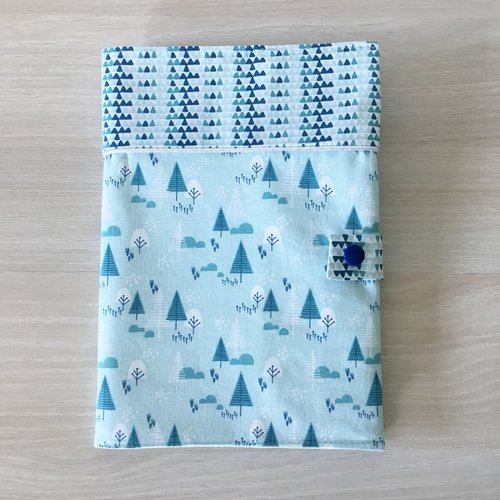Protège carnet de santé personnalisable vert et bleu forêt
