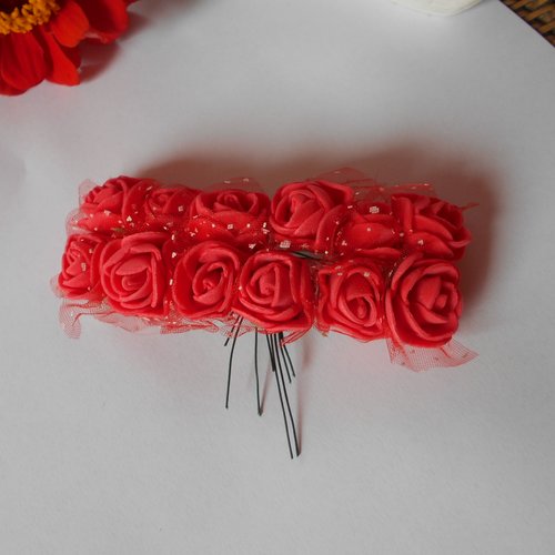 12 roses rouges artificielles -rose de 2cm