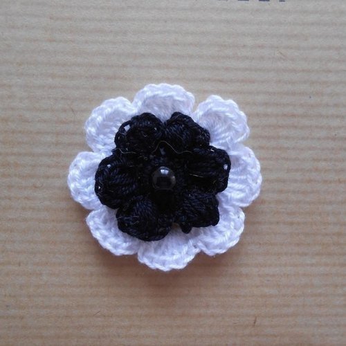 Fleurs au crochet a coudre coton