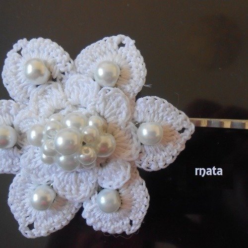Barrette mariage fleur blanche au crochet