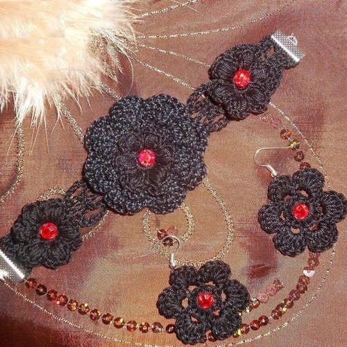Bracelet et boucles d'oreille noires, bijoux crochet