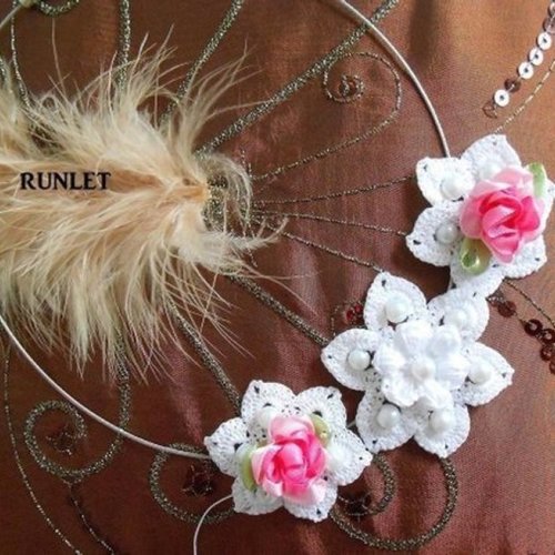 Collier fleur rose au crochet