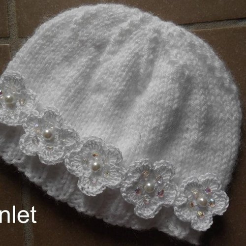 Bonnet naissance blanc fleurs