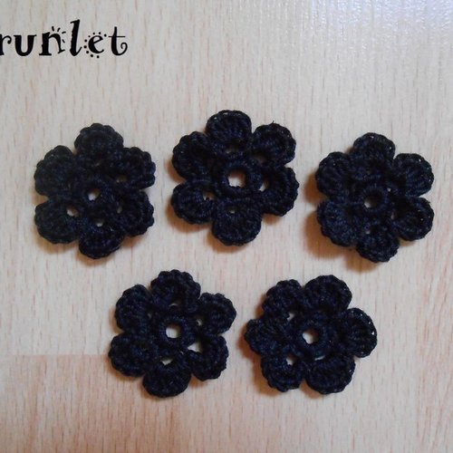 40 fleurs noir au crochet pour creation