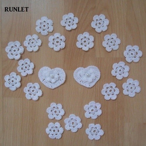Coeurs et fleurs blanche au crochet fait main