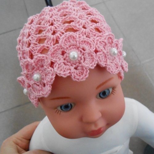 Bonnet bébé fille dentelle rose au crochet