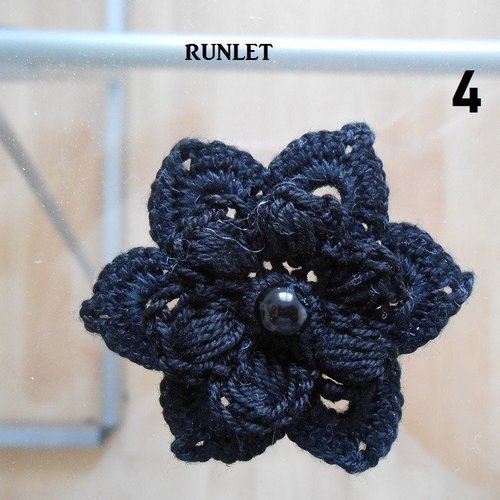 Fleur noire au crochet a coudre en coton, application fleur colorées
