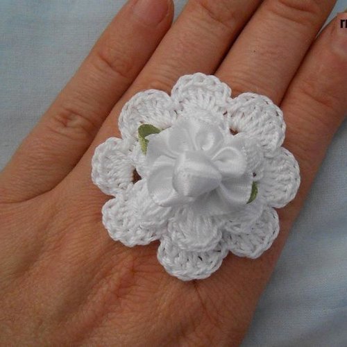 Bague fleur en crochet, bijoux fleur blanc au crochet,cadeau noël femme