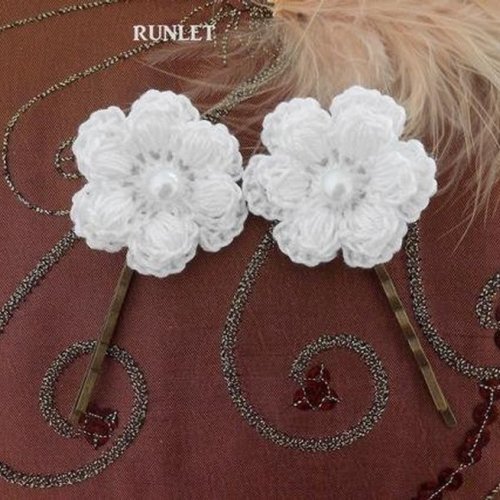 Barrette fleur blanche au crochet.