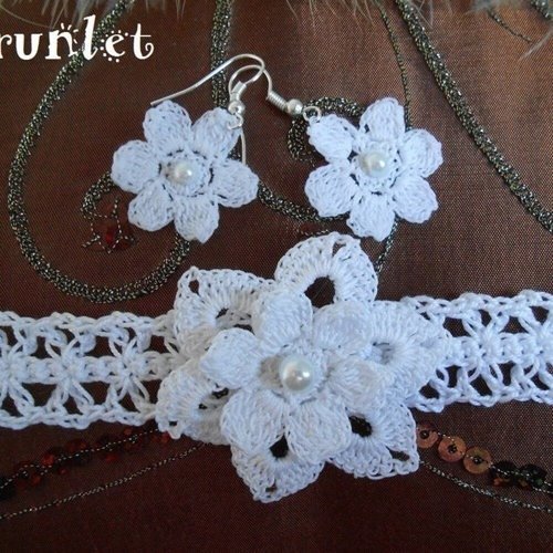 Boucles d'oreille et bracelet au crochet